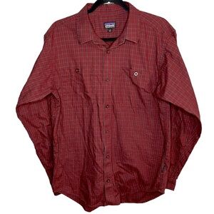 Patagonia Men’s Organic Cotton Pima Cotton Button Down Shirt in Molten Lava